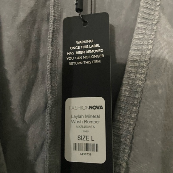 Fashion Nova, V neck Romper, grey, size L - Picture 5 of 8